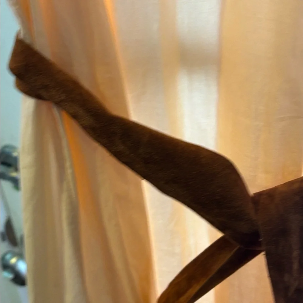 Italian Chic Peach Cotton Midi Dress with Brown Suede Belt
Like Anthropologie - Picture 7 of 11
